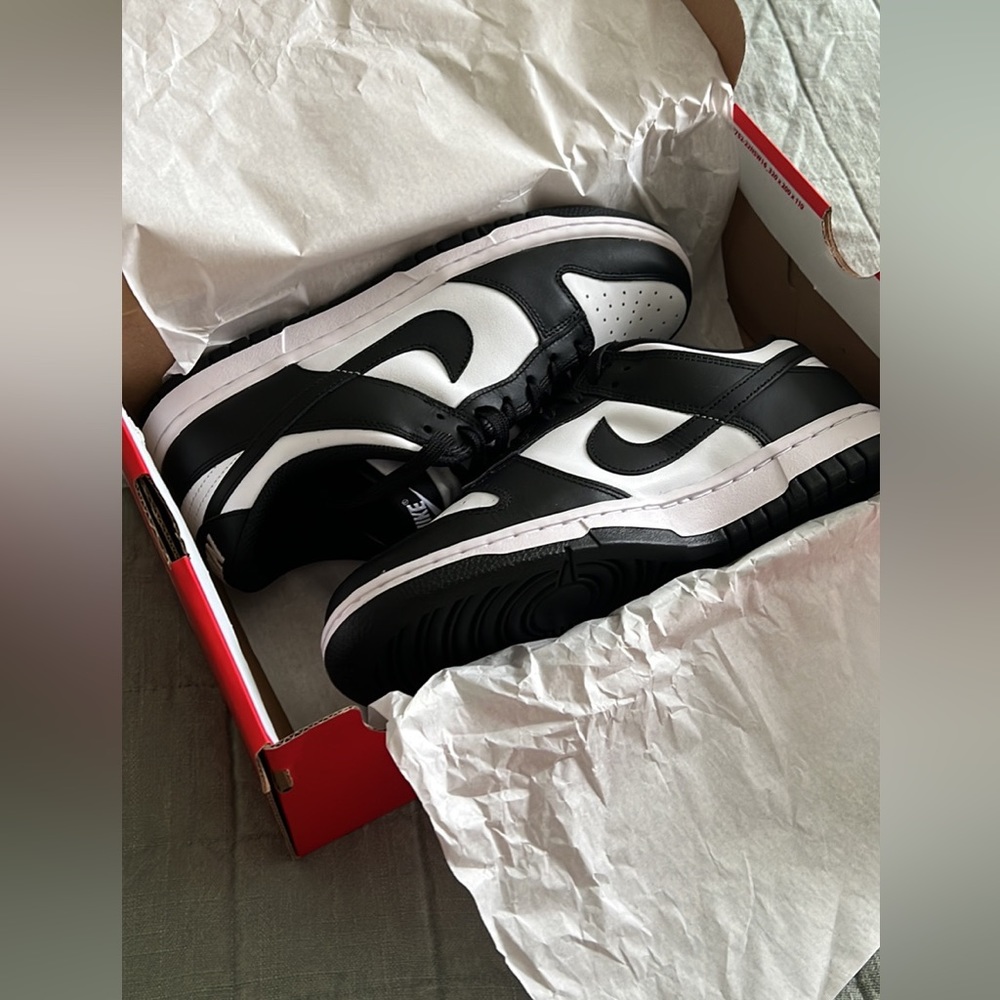 Nike dunk low panda size 8.5w